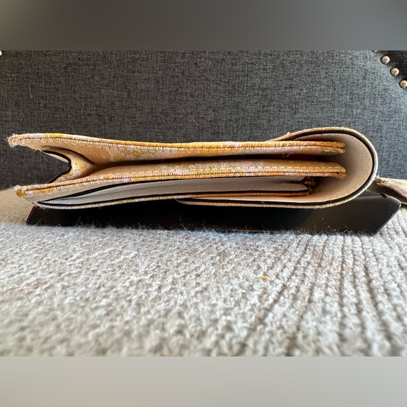 ⭐️ RARE Hayward "Bobby” Jacquard Clutch in light pink ⭐️ Hard to find print - Picture 14 of 15